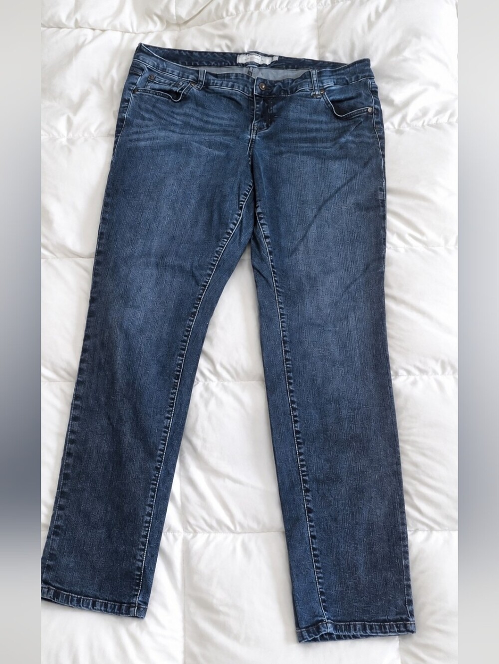 TORRID Classic Women's Dark Blue Straight-Leg Jeans. EUC
